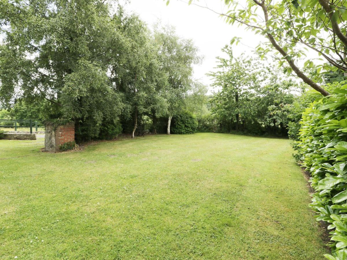Ddol Helyg Farmhouse Llanrug Exteriör bild