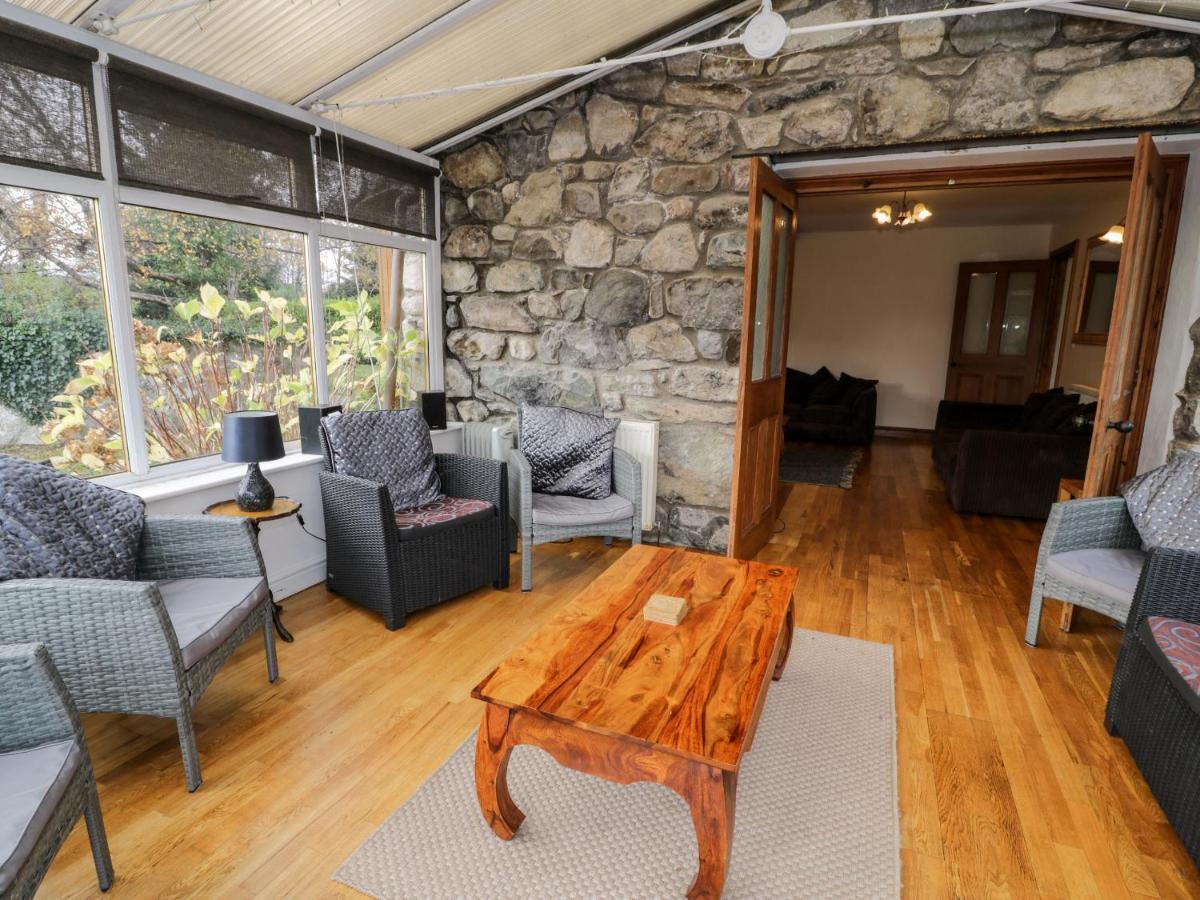 Ddol Helyg Farmhouse Llanrug Exteriör bild