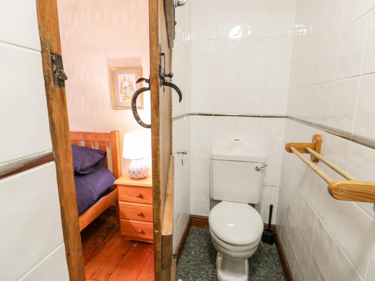 Ddol Helyg Farmhouse Llanrug Exteriör bild